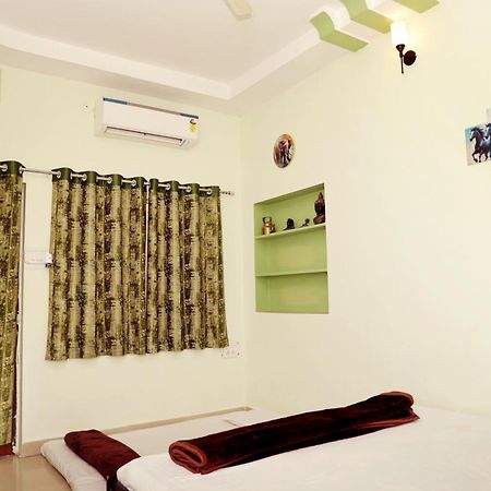 Shree Vinayak Guest House 우자인 외부 사진