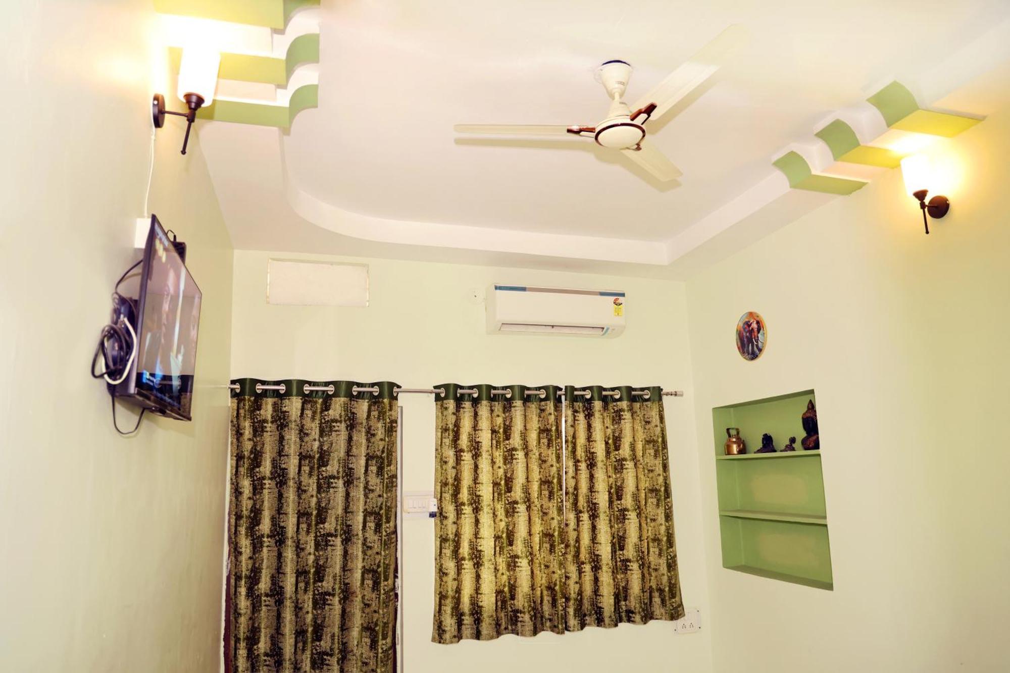 Shree Vinayak Guest House 우자인 외부 사진